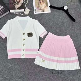 2024Designer's New Style Pure Wind High Quality Short Sleeve Spice Girl Sexig Little Vest High midje Slim Knit Kjol Suit 1BC