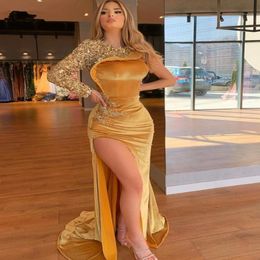 Sexy One Shoulder Gold Evening Dresses 2021 Long Sleeve Mermaid Prom Gowns for Women Sequin Velvet Split Party Dress 254z