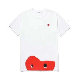 Commes Des Garcon Fashion Mens Play T Shirt Designer Red Heart Shirt Commes Casual Women Cdgs Shirts Des Badge Garcons High Quanlity Tshirts Cotton Embroidery 380