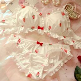 Bras Sets Strawberry Cute Japanese Milk Silk Bra and Underwear Set Soft Underwear Set Kawaii Lolita Bra and Underwear Set Pink Underwear XW