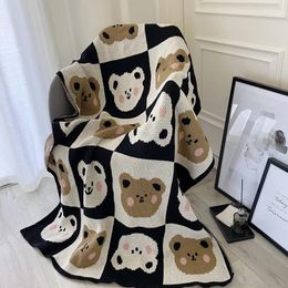 Blankets Simple Modern Sofa Blanket Bear Jacquard Semi-toral Soft Breathable Cover Versatile Scene Bed
