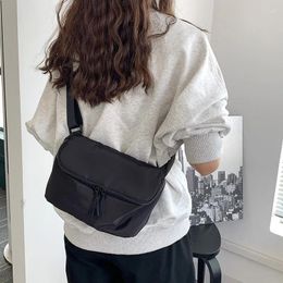Duffel Bags Pocket Women Luxury Fashion Chest Crossbody Bag For Daily Designer Niche Lightweight Casual Nylon Mobile Phone