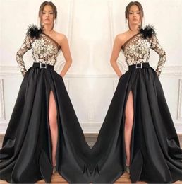 Party Dresses One Shoulder Satin Black Evening Elegant Lace Appliques Feather Sexy High Split Illusion Formal Prom Gowns Vestido