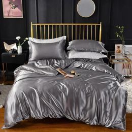 High end large down duvet cover set with soft and comfortable silk deluxe polyester satin smooth single and double layered bedding 240510