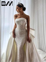 Moderne Perlen Meerjungfrau Hochzeitskleid Bogen-Tie-Details Braut Kleider Rückenfreies Satin-Brautkleid für Frauen Vestidos de Novia