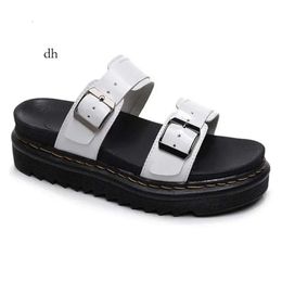 Designer Doc Marteens Sandals Women Men Slides Sliders Triple Black White Patent Leather Slide Mens Womens Outdoor Shoes Dr Sandal Size 35-45 B4