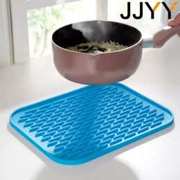 Table Mats JJYY Anti-scalding Heat Insulation Pad Non-slip Pot Mat Thickened Waterproof Bowl Random Colour