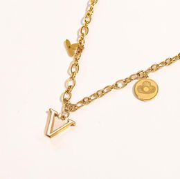 Necklaces Designers Popular Fashion Brand Pendant Necklaces Gold Plated Necklace Delicate Clip Chain Letter V Jewellery Pendant For 8772540