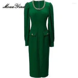 Casual Dresses MoaaYina Autumn Fashion Designer Green Vintage Party Dress Women O Neck Metal Chain Button Package Buttocks Slit Slim Long