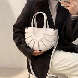 Shoulder Bags Fashion Woven Handbag Semicircle Bag Simple Hollow Crossbody Women Korean Temperament Handbags Purses 2024