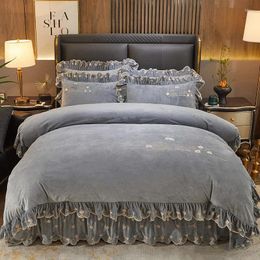 Bedding Sets Luxury Winter Warm Soft Velvet Flannel Fleece Flowers Embroidery Set Duvet Cover Bed Sheet Pillowcases Home Textile