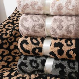 Blankets Half Velvet Jacquard Knitted Blanket Nordic Soft Warm Leopard Pattern Throw Sofa Tatami Bed Cover Decoration