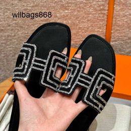 Home Womens Sandals Celebrity Fashion Genuine Leather Family Slippers for Women Summer Outdoor Wear Vacation Beach Flat Bottomed Diamond H-shaped Sandals for Women