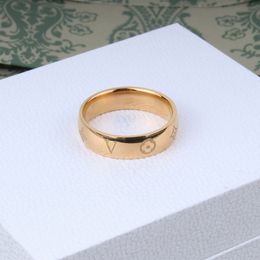 Never Fade V Letter Ring Women Men Couples Lovers Band Rings Fashion Designer Luxury Ring for Wedding Jewellery Gifts Size 6 7 8 9