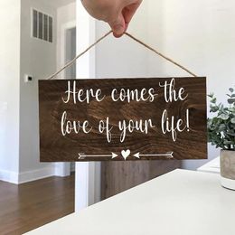 Decorative Figurines Rustic Here Comes The Love Of Your Life Wall Hanging Decor Wood Art Plaques Sign Door For Home Living Room