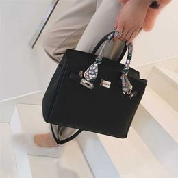 Summer Platinum Designer Bag 2024 Silk Scarf Fashion Litchi Pattern One Shoulder Women's Handbag Crossbody Fashion 8JJH