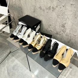 2024 Designer Luxus luxuriöse farbanpassende Super High Heels Sandalen Damen 100% Leder ausgehöhlter Laufstegpartyschuhe Ladys sexy rund-zuge-Button-Down-Sandalengrößen 35-42