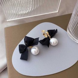 Stud 2021 New Korean Sweet Black White Bowknot Clip on Earrings Sweet Fabric Lace Bow Fashion Non Pierced Earrings Clip Jewelry Gift J240513