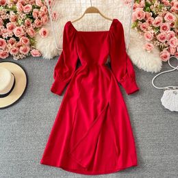 Casual Dresses Spring Autumn 2024 French Hepburn Mid Length High Waist Dress Quality Bubble Sleeve Split Red Square Neck Women