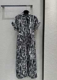 밀라노 활주로 드레스 2024 새로운 봄 여름 라펠 목 짧은 슬리브 패션 디자이너 드레스 브랜드 같은 스타일 드레스 0514-09