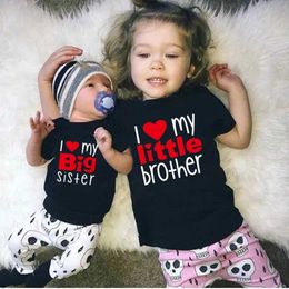 Family Matching Outfits 1 matching T-shirt sisters brother T-shirt I love my big sisters family clothes Childrens boys clothes Baby tights T240513