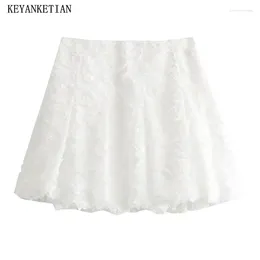 Skirts KEYANKETIAN 2024 Launch Women's Jacquard Decoration Mini Skirt Lolita Style Zipper High-waisted Sweet White A-line