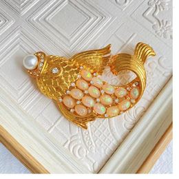 Brooches Exquisite Vintage Pearl Fish Koi Brooch Pin Trendy Clothes Accessories Pins Women Men Fashion High Quality Animal Corsge