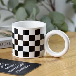 Mugs Wind Black And White 400ML Checkerboard Mug Niche Ceramic Cup Drinking Big Ear Design Coffee