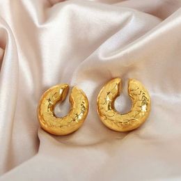 Stud 18k thick PVD gold-plated texture hollow unperforated cuffs earrings stainless steel cufflinks earrings clip J240513