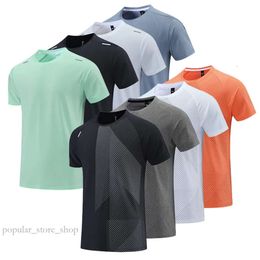 Mens Tshirts Quick Dry Men Running Tshirt Fitness Sports Designer T Shirt Top Gym Training Shirt Breathable Jogging Lululemo Sportswear Comfortable Breathable 586