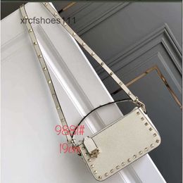 Trend Zipper Rivet Stud Valenttieno Lady Shoulder Vo New Calf Handbag Designer Bags Lock Bag Crossbody Minimalist Fashion Buckle Purse 2024 Leather Woman D23I