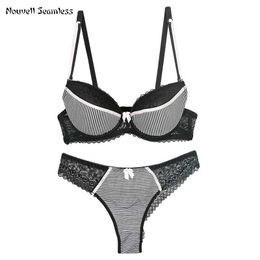 Bras Sets Nouvelle Seamless Fashion Sexy Bras Set Push Up French Lace Underwear BCDE Cup Brassiere and Panty Womens Lingerie Y240513