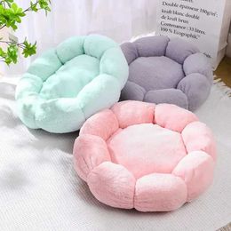 Cat Beds Furniture Indoor and outdoor pet beds use unique flower shaped dog and cat mats for comfortable sleep