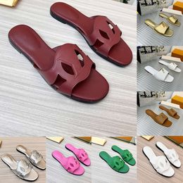 Women Isola Flat Mule Slippers Slip On Leather Mules Outsole Slides Circle Signature Fashioned Soft Calfskin Wide Front Strap Summer Designer Sandals Sale
