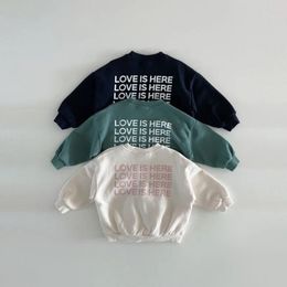 Koreanska barn bomullstoppar kläder vår höst baby bokstav tryck avslappnad pullover barn pojkar flickor sportkläder tröjor 240514