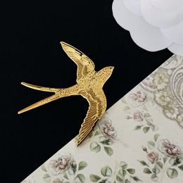 Gold Swallow Brooch Personalized suit collar pin Accessory Alloy pin Brooches Fashion Jewelry Accessories Gift