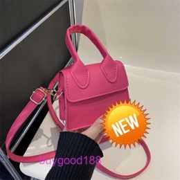 10a Delicate Luxury Jaq Designer Handbag Solid Colour Texture Minimalist Handbag Mini Handbag 2024 New Korean Version Fashionable Crossbody Bag Mouth Red Bag