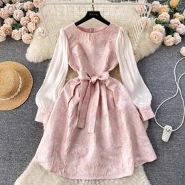 Casual Dresses High Quality Autumn Pink Jacquard Party Dress 2024 Sweet Fashion Women O Neck Lace Belt Flower Stitching Evening Clothes