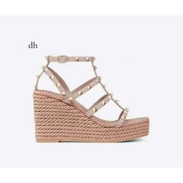 Women Wedge Sandal Studded Shoes Elegant Woman High Heels Calfskin Leather And Rivets Ankle Strap Designer 35-43Eu With Box F8