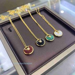 Designer Croitrres nacklace simple set pendant High quality V-gold amulet necklace with white Fritillaria and red agate thick plated 18k rose gold lock bone chain DF