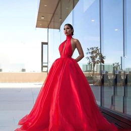 2023 Red Evening Dresses Wear Halter Organza Ball Gown Keyhole Celebrity Gowns Ruched Arabic Dubai Females Robe de Soiree Backless Slee 231R