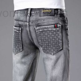 Herren Jeans Designer Europäer für 2024 Trendy New Sommer dünn, High -End -Elastizitätschlanker, kleiner Füße leichter Luxus langer Hosen QSZQ