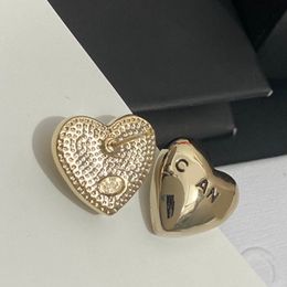 Von hochwertiger Designer -Ohrringe Perlen Gestüt Brandbrief 18K Gold plattiert Kupfer Design Ohrring Mode Frauen Diamant Hochzeit Schmuck Geburtstag Geschenk