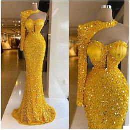 2022 Luxusabendkleider helle gelbe Pailletten Perlen Halfter Langarm Kleid für formale Partykleider maßgeschneiderte Sweep -Zugrobe 216W