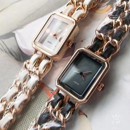 Смотреть классические элегантные женские дизайнерские дизайнерские автоматические модные простые часы 30 мм квадратные полные нержавеющие стали Женщины Золото -серер Симпатичный 193 250D