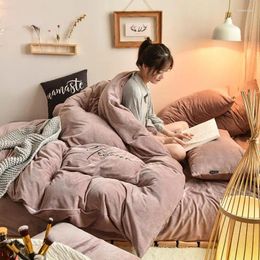 Bedding Sets 4 Pieces Set Simple Style Home Textile Quilt Cover Sheet Pillowcase Embroidery Warm Healthy Comfortable