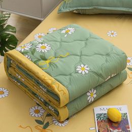 Daisy Printed Quilted Summer Quilt and Pillowcase or Single Quilts Soft Breathable Double Blanket Washable Thin Comforter 240514