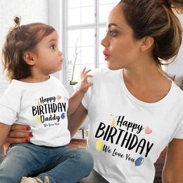 Family Matching Outfits Happy Birthday Daddy We Love You Family Matching Clothes Birthday Balloon Print Mother and Kids Tshirts Fashion Look White Tees T240513