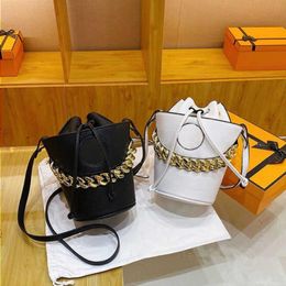 10A Fashion Bucket Chain Head Leisure Bag Beauty Women's One Korean Bag Bag Colour Fashion Handheld Bag Chain Edition Shoulder Cros Lfed