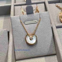 Designer Croitrres nacklace simple set pendant High quality V-gold amulet necklace with white Fritillaria and red agate thick plated 18k rose gold lock bone chain